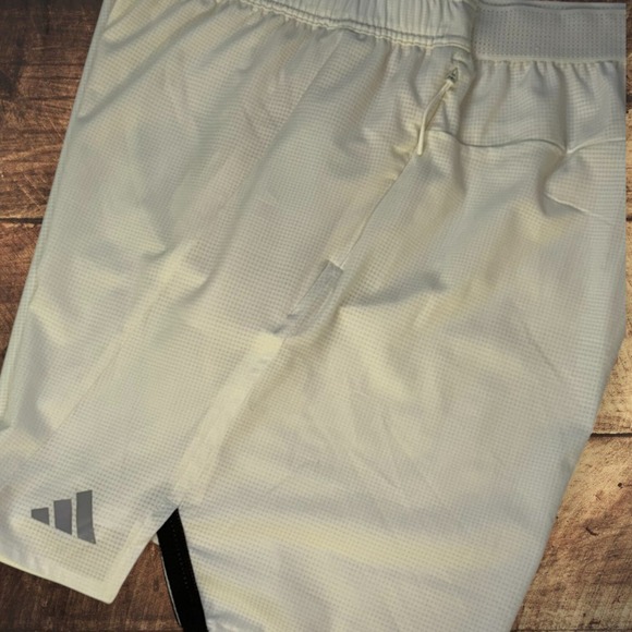 Adidas Mens Training HIIT HEAT.RDY 7" Shorts NWT‎ - Size Large - Chalk White - Picture 1 of 12